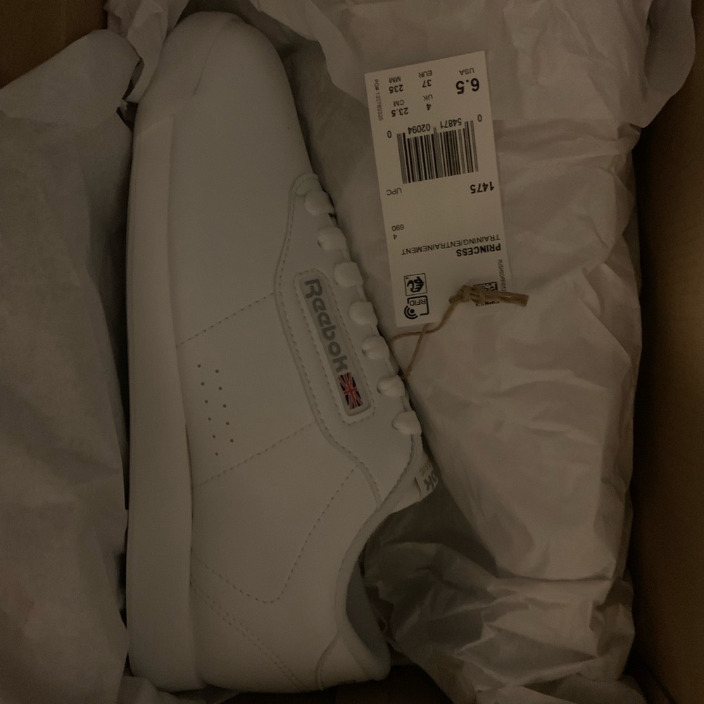 Women’s Reebok - Picture 2 of 4